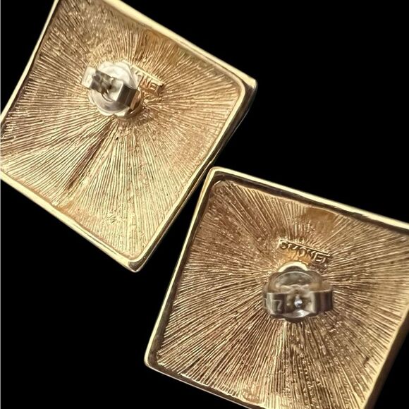 Vintage Monet Gold and Cream Geometric Earrings - Picture 3 of 5